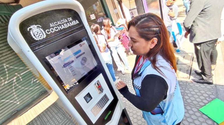 La presentación del parquímetro en la plaza Colón, en la acera este. | DANIEL JAMES.