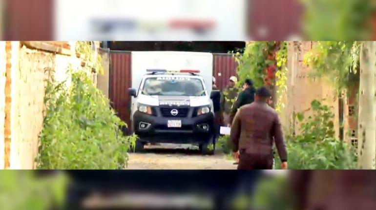 Policías resguardan la casa donde ocurrió el crimen.
| RRSS.