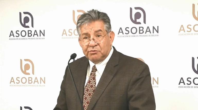 El presidente de la Asociación de Bancos Privados de Bolivia (Asoban), Nelson Villalobos, en conferencia de prensa este jueves en La Paz. | ASOBAN